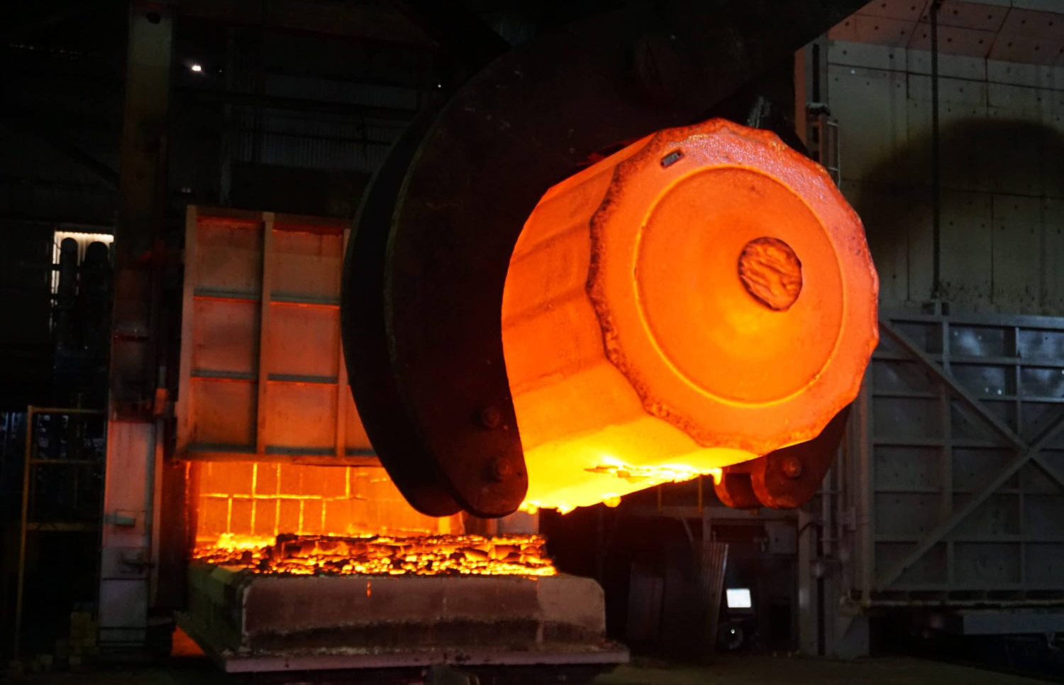 Distinctions between Forging And Casting Processes